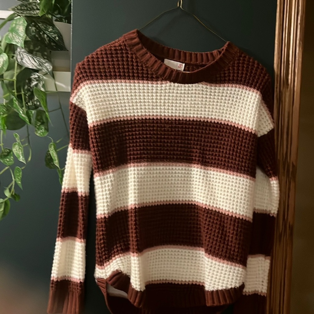 Woman’s Maroon and White Scoop neck Sweater
